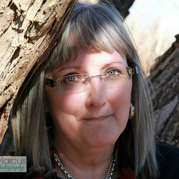 Meet your Posher, Dena - Picture 3 of 5